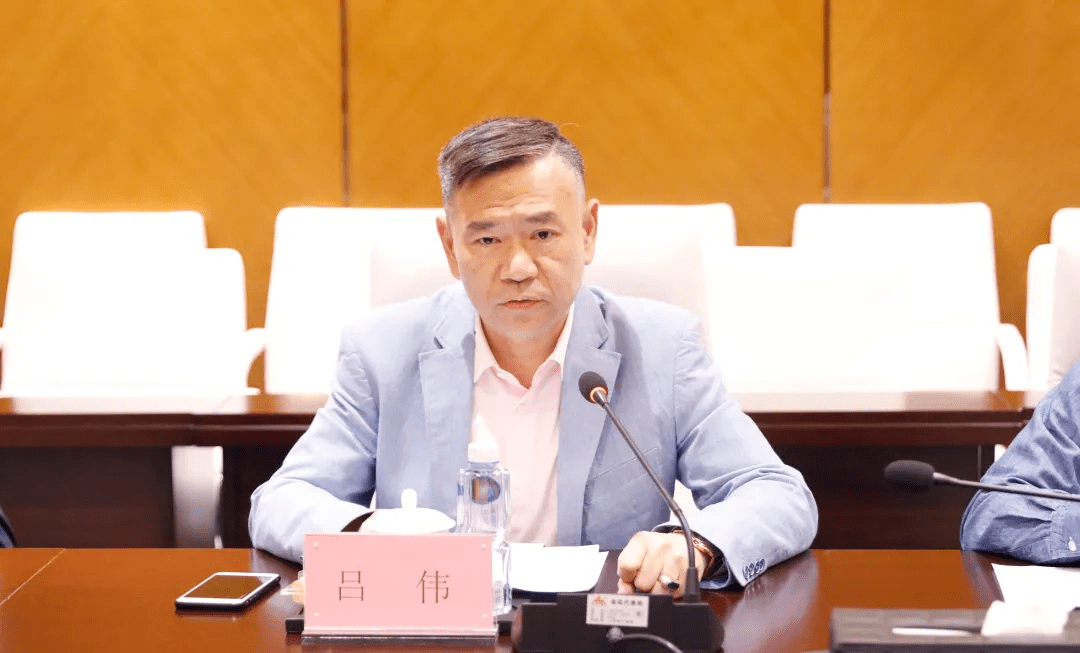 吕伟介绍,作为专委会国内合作部执行副主任单位,中产集团计划从参访