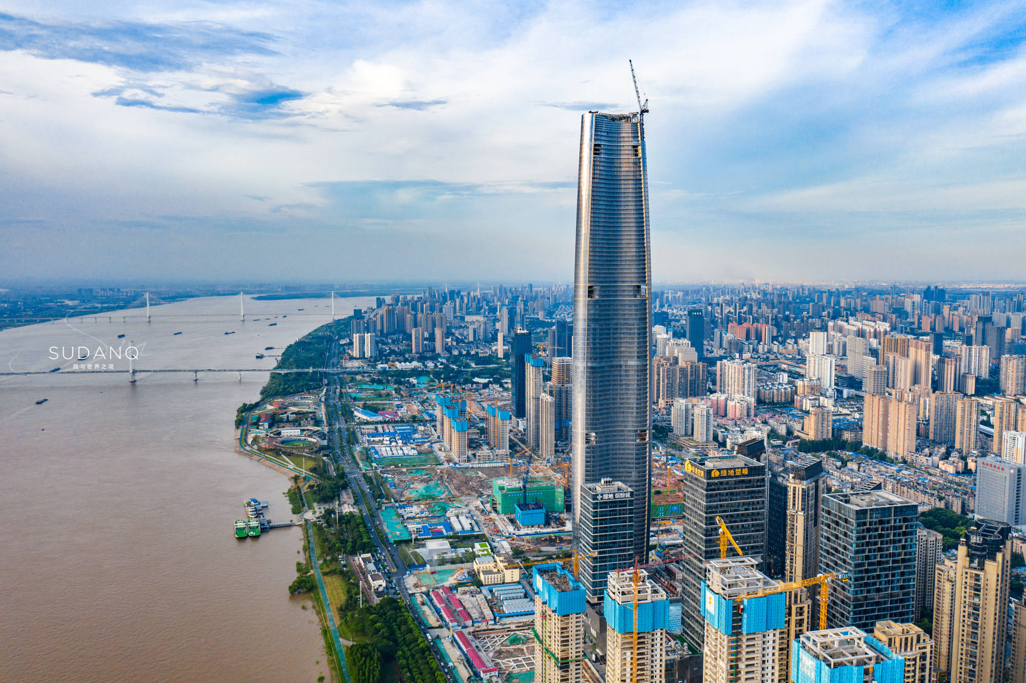 原创武汉这座大楼最终没有超越上海中心大厦高475米令武汉人惋惜
