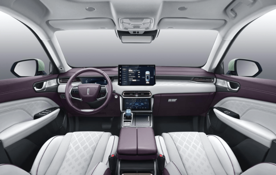 铁既|主打豪华科技，内饰四屏联动，WEY拿铁要来了