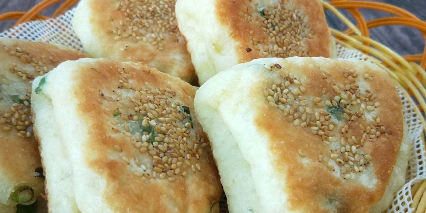三角|早餐这样做太解馋了，不用揉面，外酥里软层次多，一顿3个吃不够