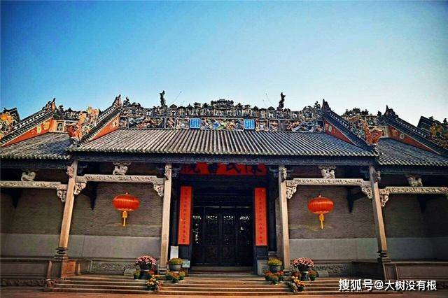 广州规模最大的古祠堂，游客都喜欢看屋顶，雕刻品多达几百件