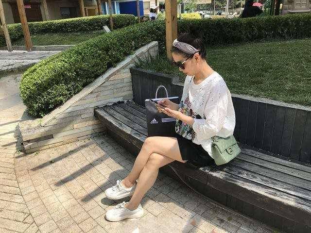 效果|57岁青岛姥姥走红了！时尚带娃两不误，穿衣减龄连自己女儿都羡慕