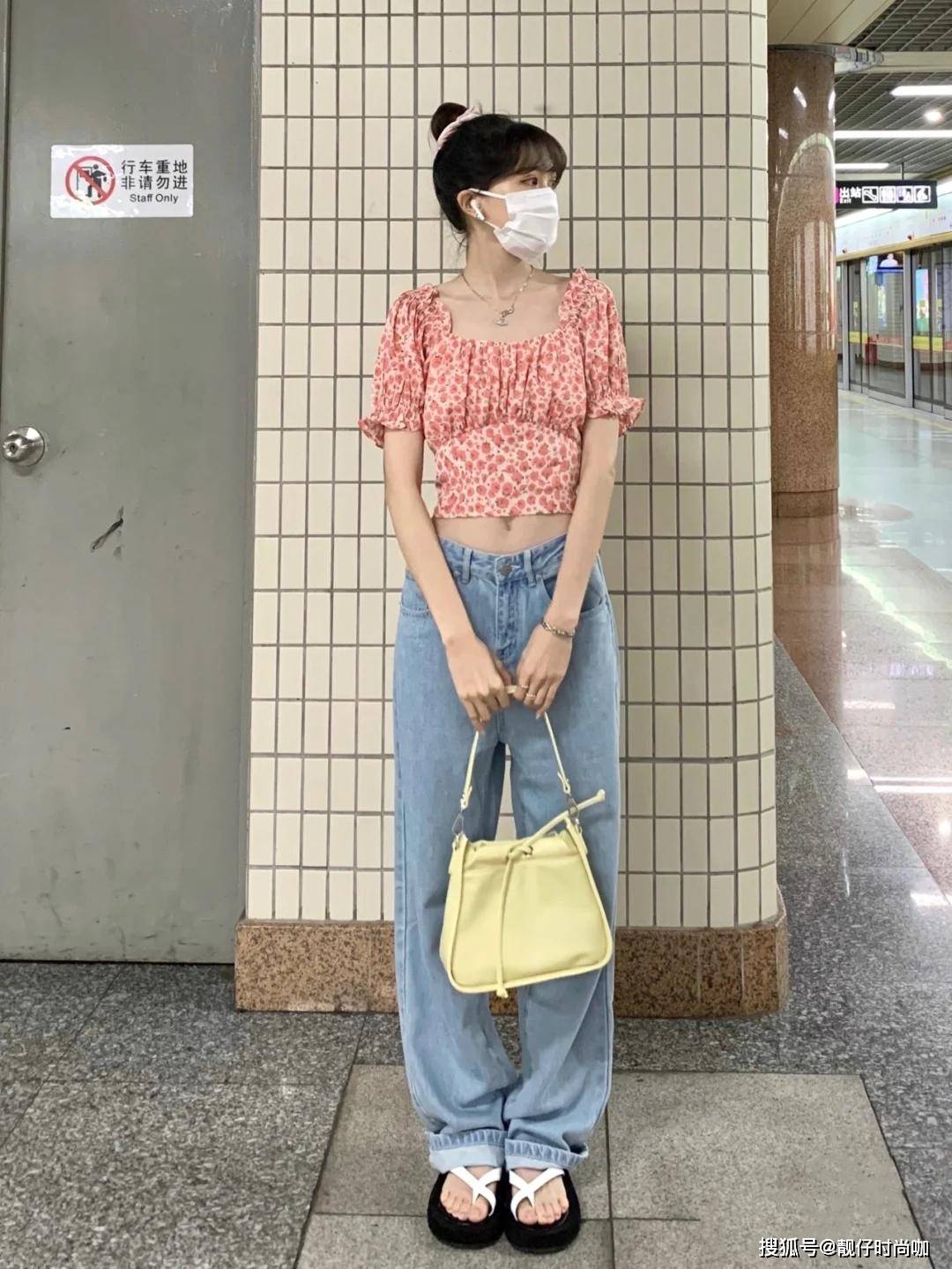 整体|经久不衰的时尚单品牛仔裤，怎样穿搭好看？3个方法接地气又时髦