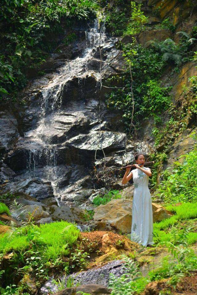 山水组合的简介 298b2d25ad414bd48f96419a2b0ee70e.jpeg