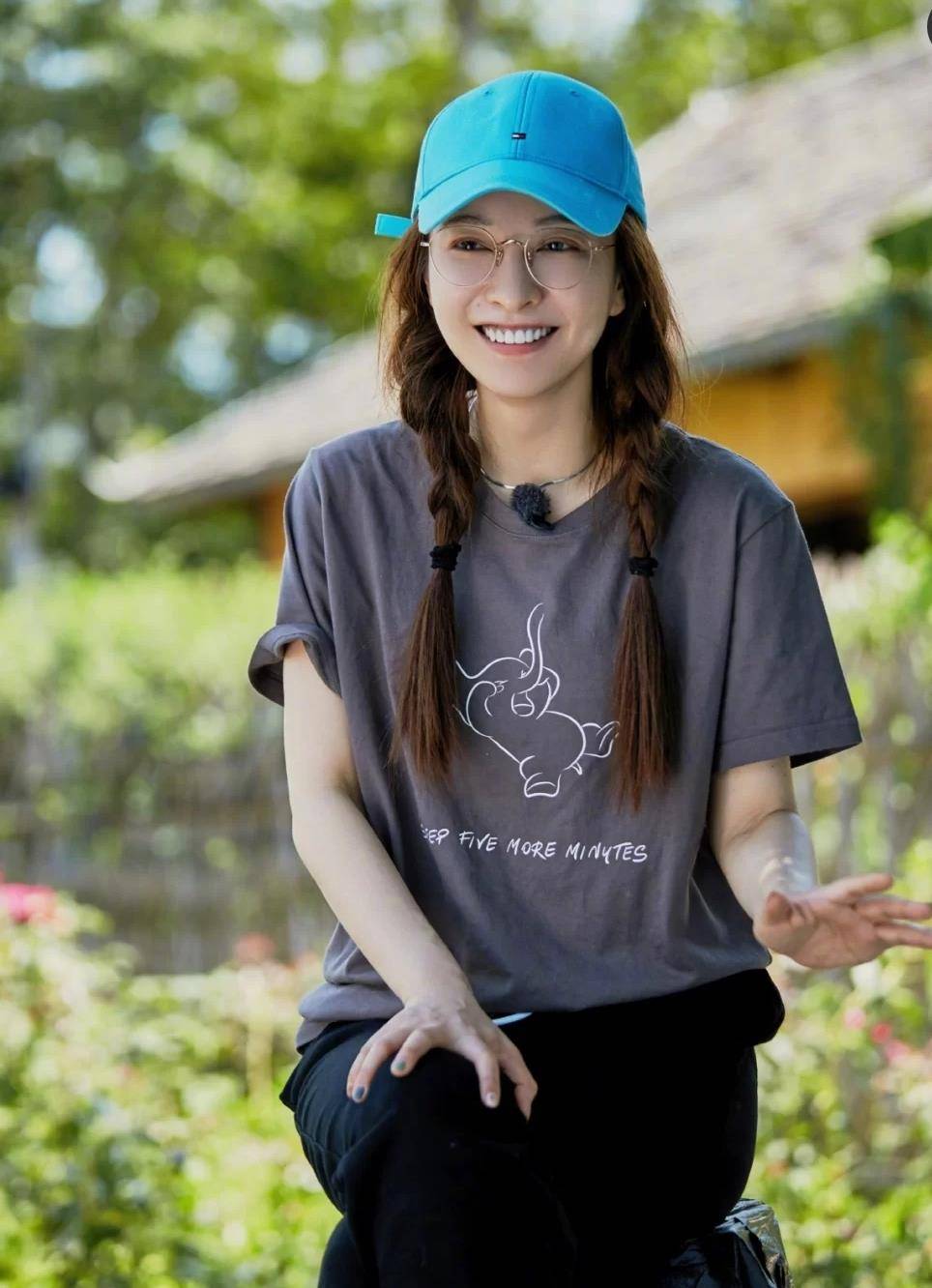 颜色|吴昕穿搭不一样，既时尚又独特，想养成时髦精的来咯！