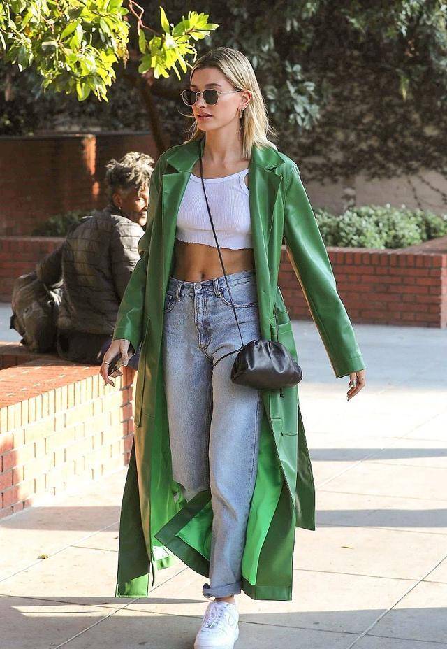 什么|夏天乱穿衣也不能少露脐装，Lisa穿的太棒，我真不嫉妒她51cm的腰