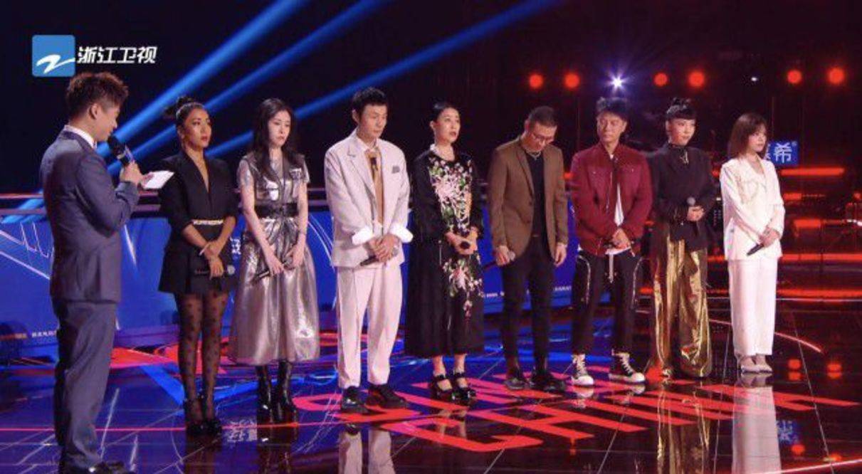 亮点|《好声音》首播夺冠：导师太多被质疑，粤语歌手伍珂玥成最大亮点？