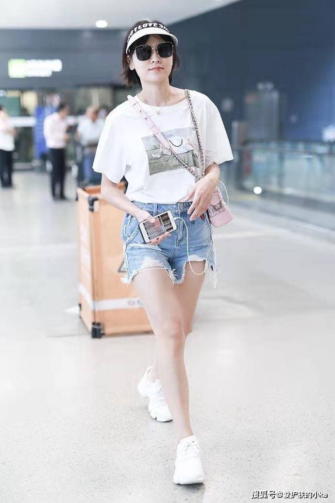 夏天|叶一茜真敢穿,带儿子穿一字肩配短裤秀大长腿,真不怕田亮吃醋