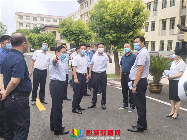铜山区高建民区长莅临棠张镇中心中学检查疫情防控和调研校园建设工作