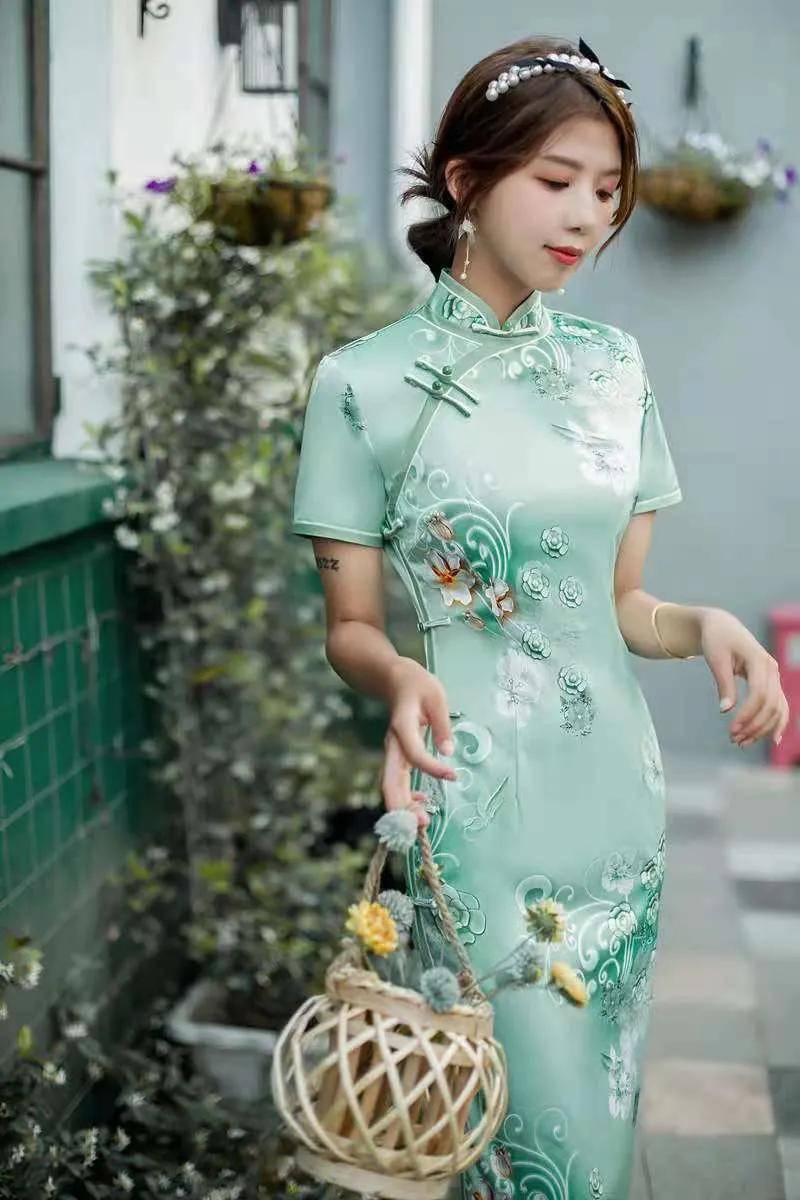 法宝|穿在身上到底有多美，提升贤淑气质的法宝，看这几款复古丝绸旗袍