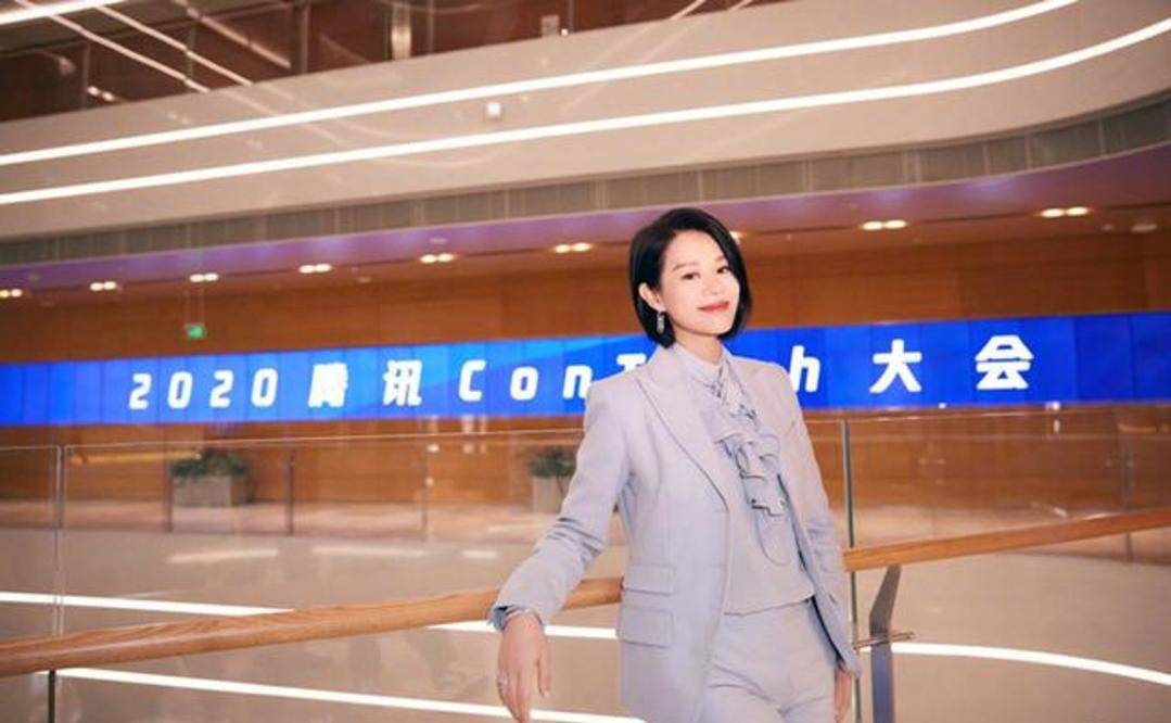 视觉|胡杏儿顶级凡尔赛，穿连体裤自曝增肥困难，三胎后肉眼可见的衰老