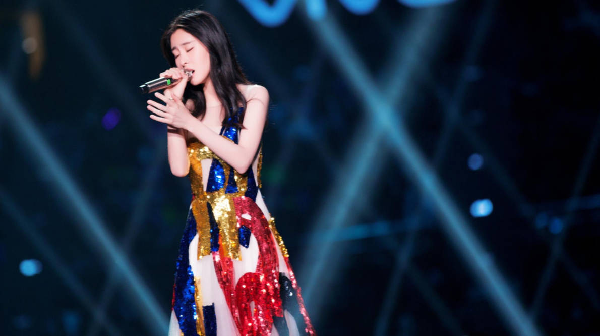 亮点|《好声音》首播夺冠：导师太多被质疑，粤语歌手伍珂玥成最大亮点？