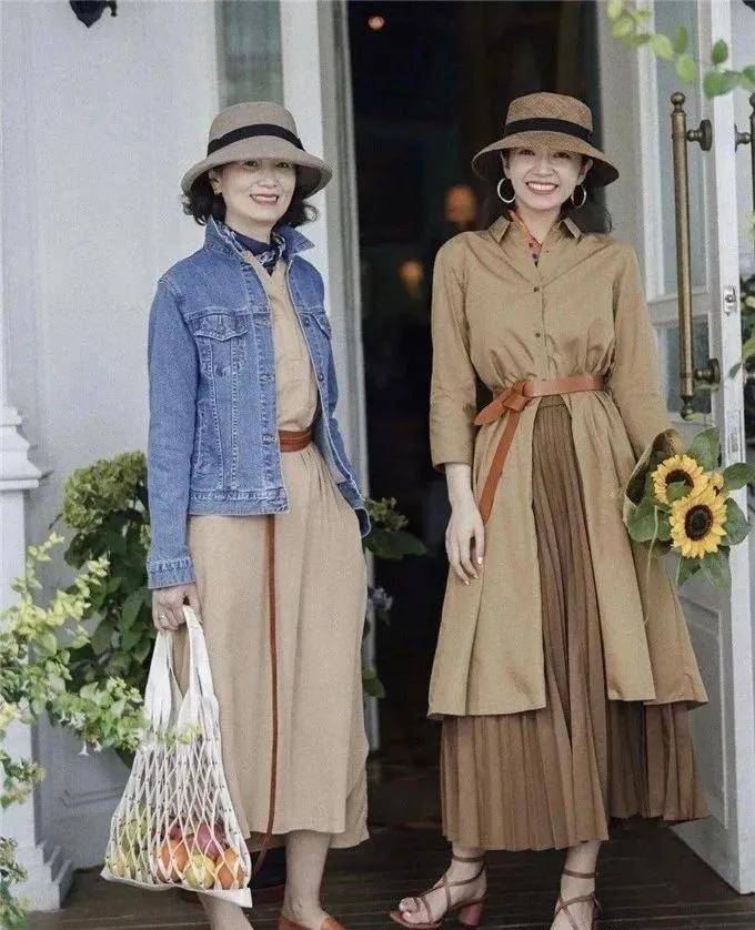 整体|女人50岁以后，夏天少穿T恤，瞧三木妈妈这样穿，优雅又时髦