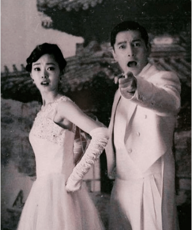 宋轶|阅读盛典胡歌宋轶同框，梦回伪装者，双双入场像举行婚礼一般