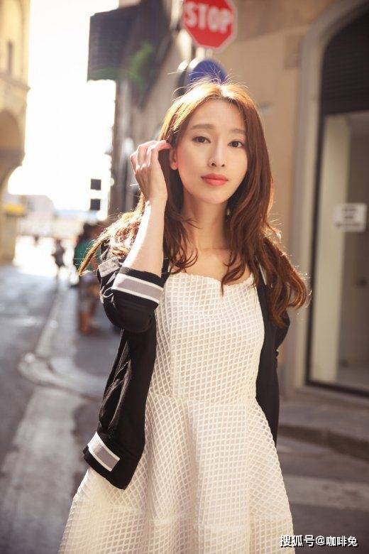 范来|美艳脱俗的张俪真时尚魔鬼 没有驾驭不了的衣服，每件都美到了极致
