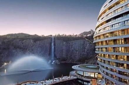耗时12年花费6亿，深坑里造奢华大酒店，入选世界十大建筑奇迹
