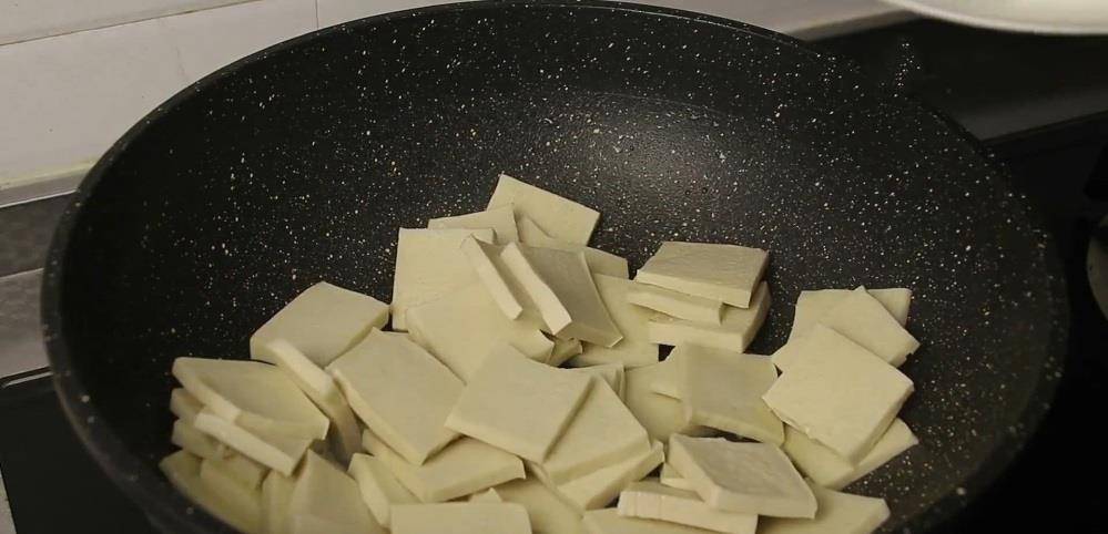 盛出|教大家在家做一道“干锅千叶豆腐”，在家做即实惠，又好吃
