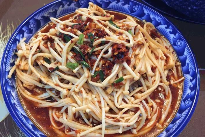 水煮肉片|今日立冬，婆婆早餐准备3个菜1碗馄饨，整天都感觉暖暖的，舒服