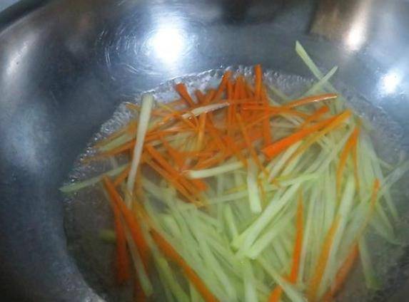 做法|早餐试试做下这个肠粉，做法简单，好吃不油腻，我隔三差五做！