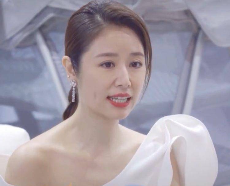 郑伊健|连林心如女儿上学都抢不到学位 不解追问：你们不都说不生孩子吗