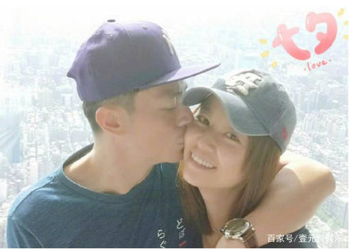 卫衣|霍建华溜娃！小海豚继承林心如好衣品，卫衣配阔腿裤变时尚小达人