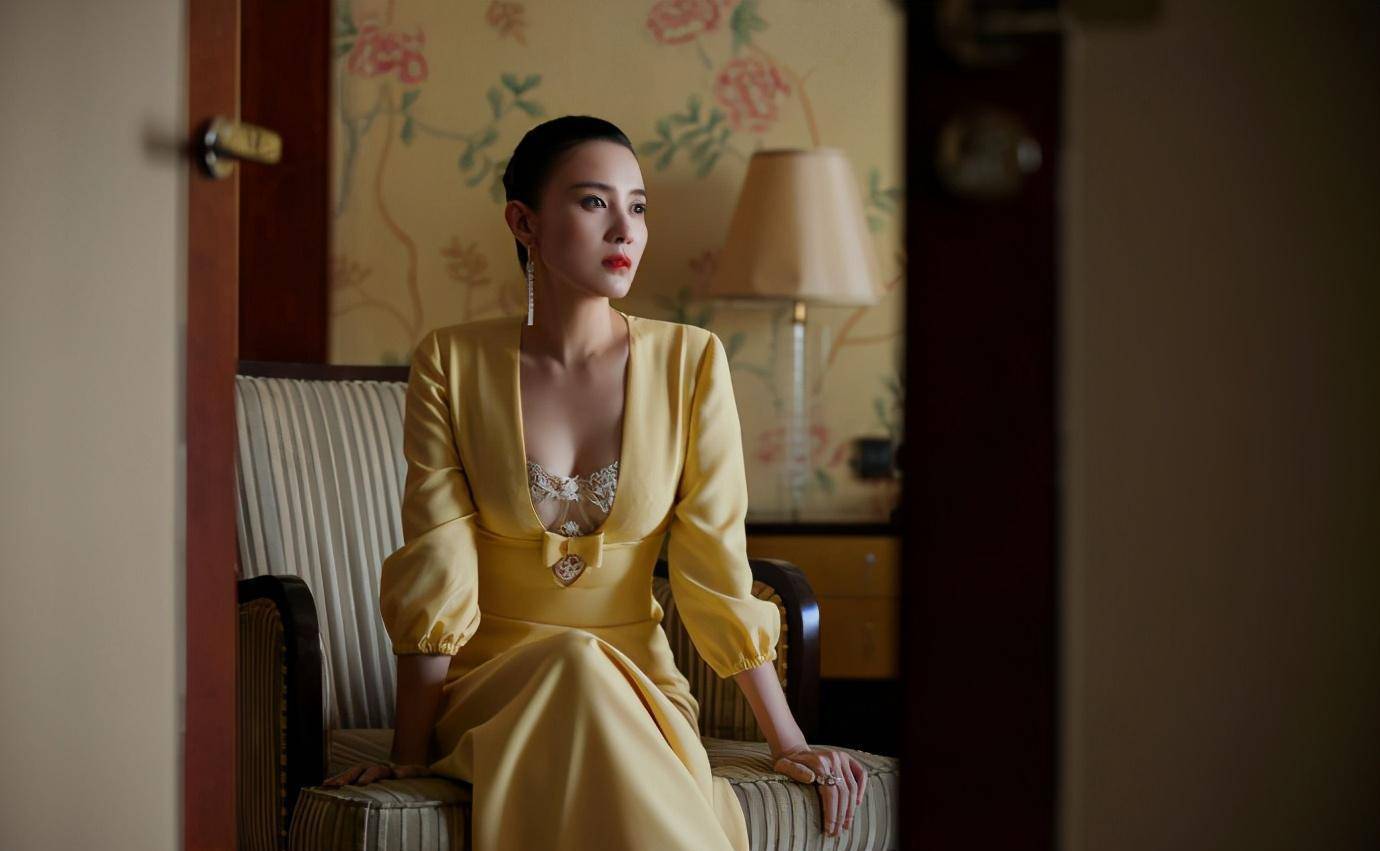 宋佳美|被宋佳美到了，两款连衣裙演绎两种风格，一般人学不来