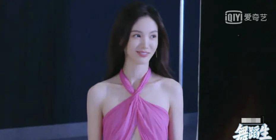 仙女|金晨官宣加盟《舞蹈生》，花絮中一身桃粉色仙女纱裙，柔美动人