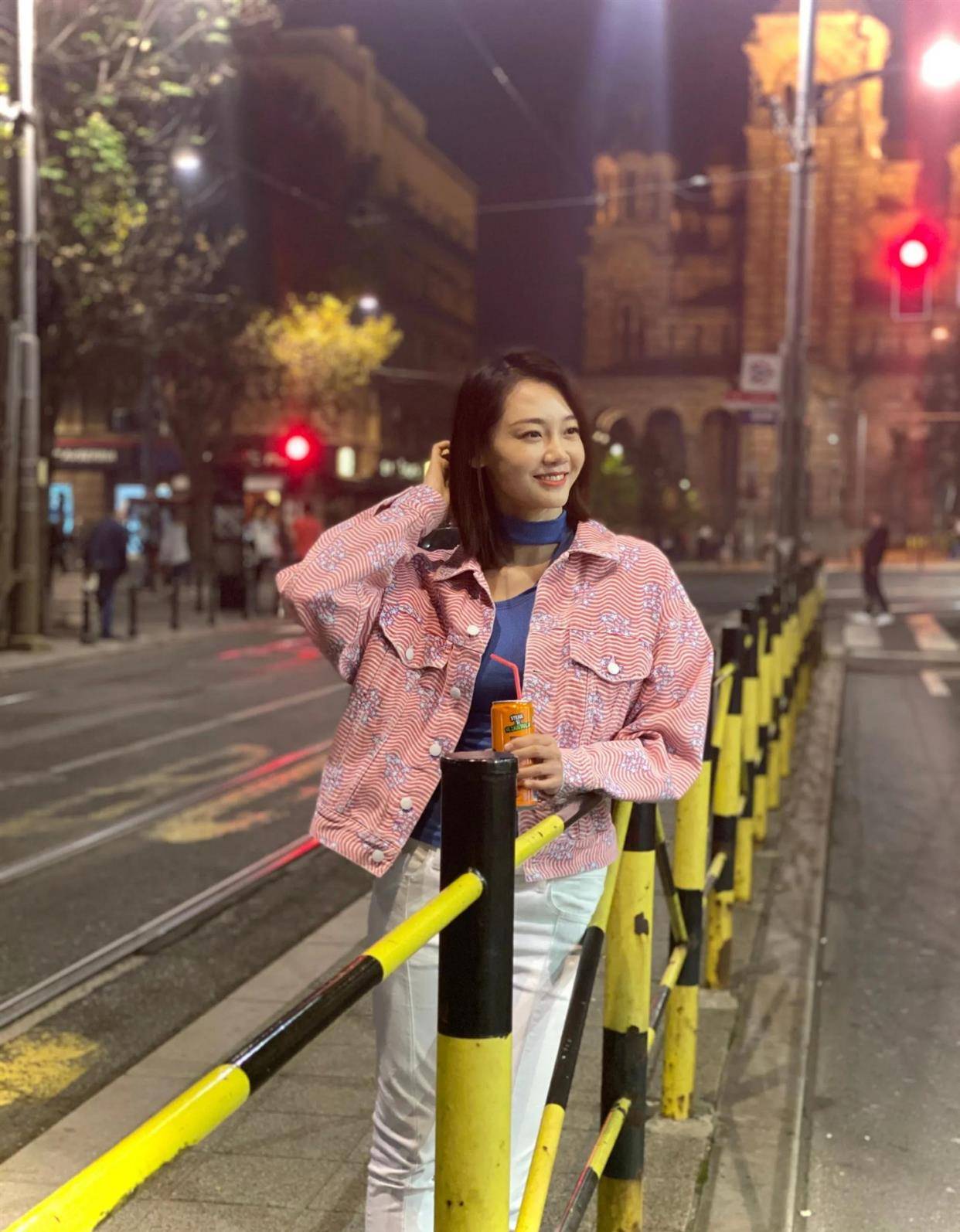 晚礼服|温柔高雅的苗苗！穿着酒红色晚礼服，身材和皮肤保养的好完美