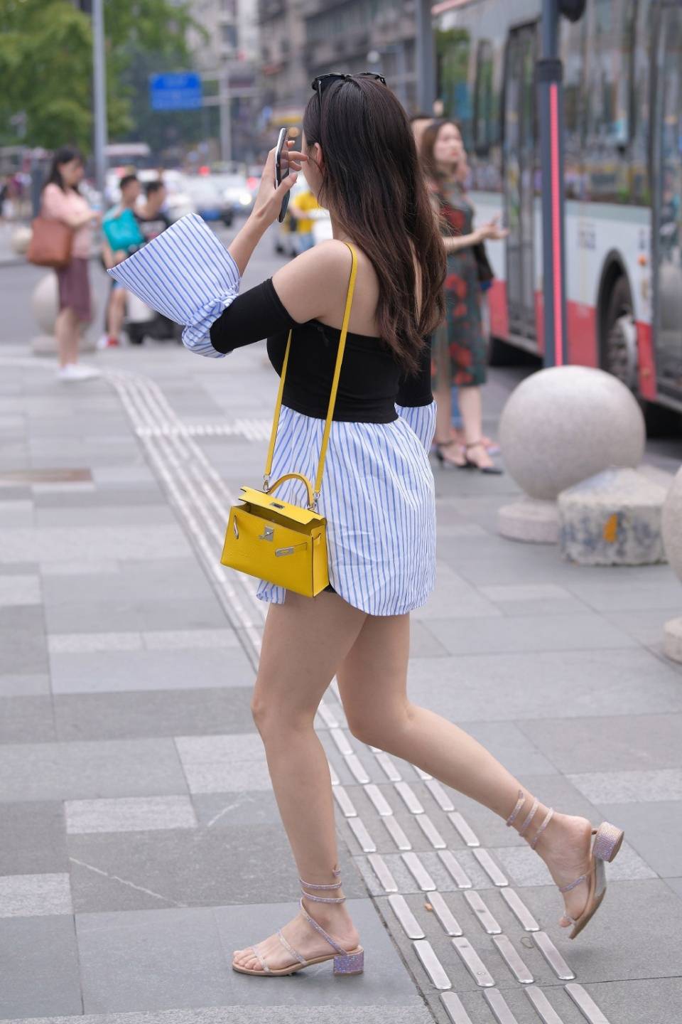 黑色|夏天穿这样的裙子,时尚又个性