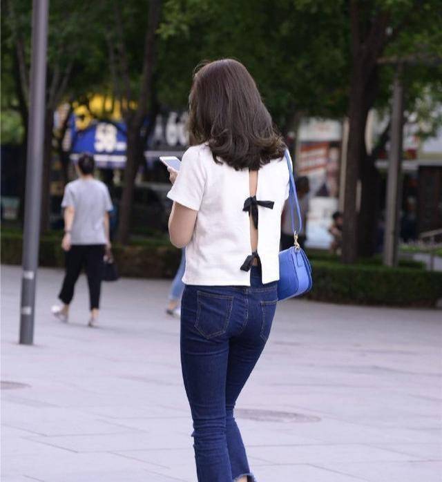 整体|高贵优雅的打底裤装扮更添清纯美感，显得腿长脚小，清爽甜美