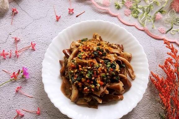 香菜|入秋别忘吃这菜，降脂降压抗衰老，蒸一蒸，拌一拌，一盆都不够吃