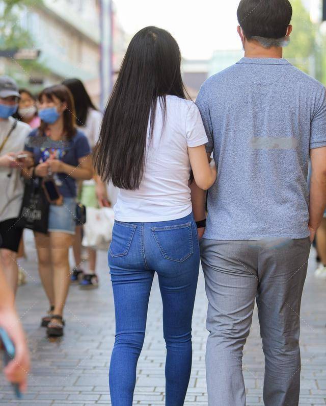 显得|瑜伽裤打扮不浮夸,显得特别乖巧甜美,带来美丽气质