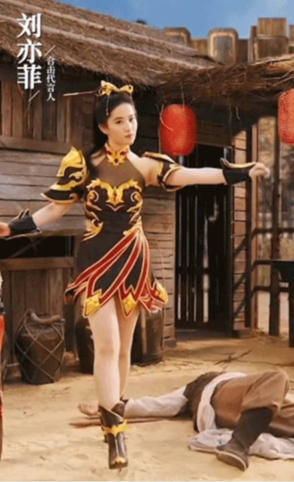 状态|刘亦菲素颜就餐被拍！与助理全程说说笑笑，大口吃喝被指太接地气