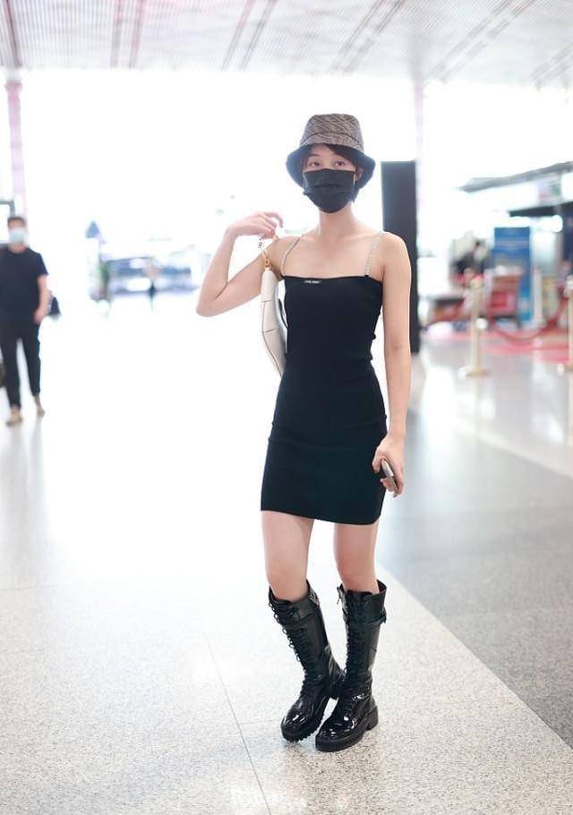 身材|蓝盈莹真是身材管理达人,单层紧身裙都有“褶”,松垮感挺明显