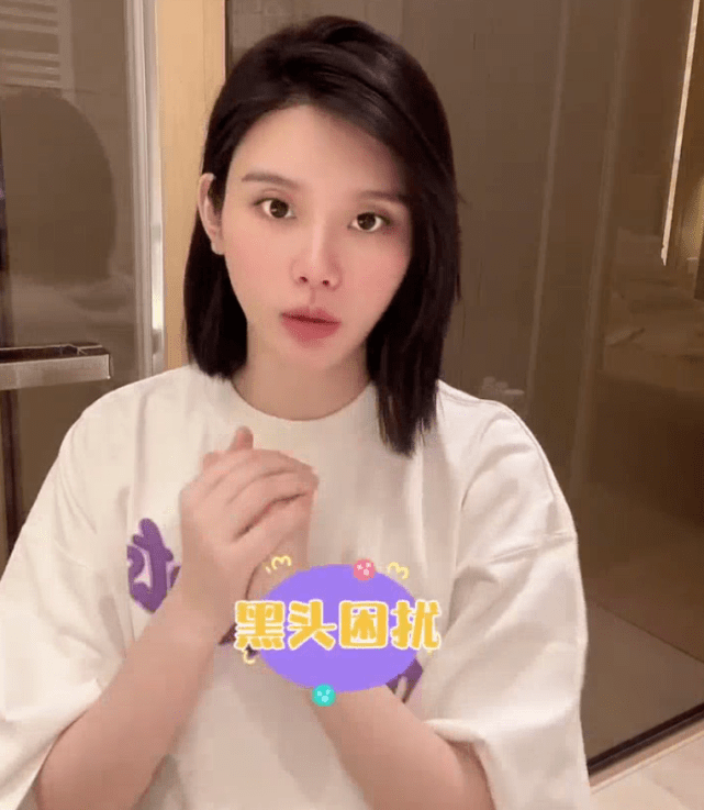 因为|奚梦瑶在家养胎心情好，穿宽松衣巧遮孕肚，化淡妆出镜气色超好