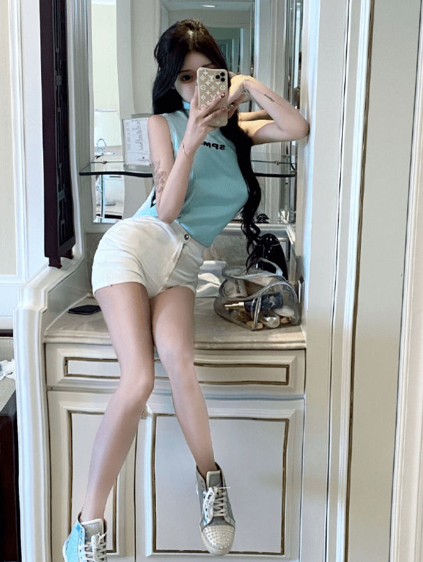 形象|网红晒照秀整容四百次的脸,看清术后效果后:也太夸张了