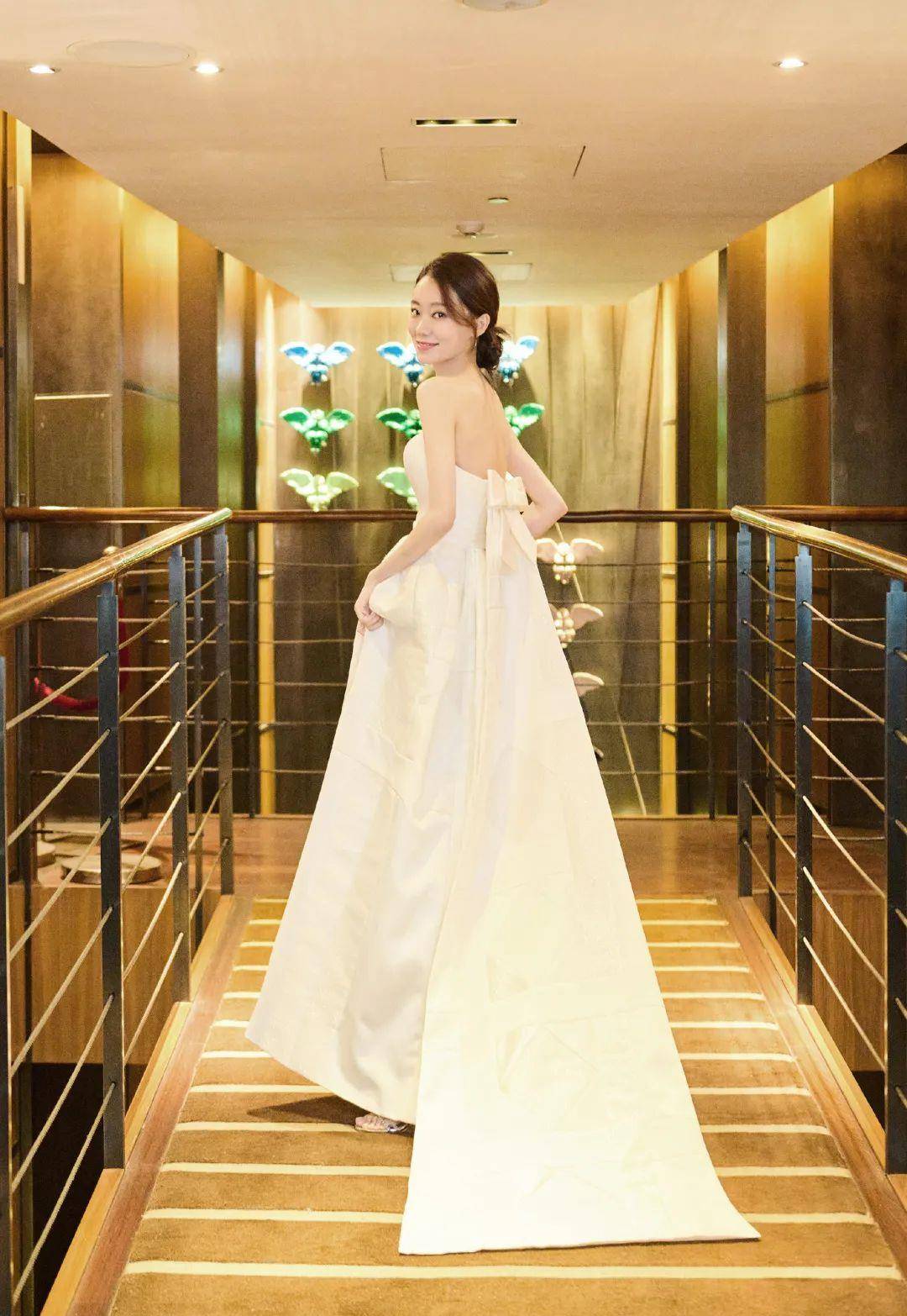 景甜|陶虹景甜的深V造型,真的又美又大胆