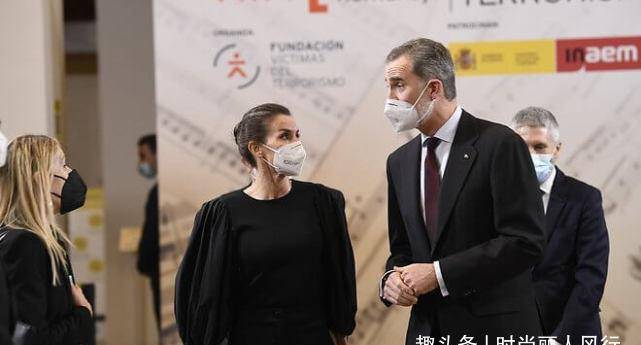 纸片人|西班牙国王夫妇合体亮相！莱后穿情侣装太甜，纸片人身材看着心疼