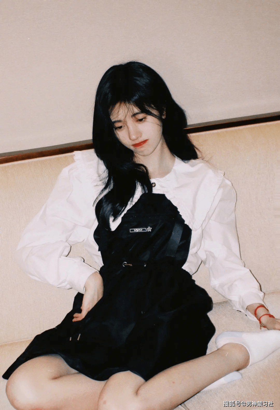 黑色|“社交风”小黑裙,到肩是优雅,到背是女皇!看明白了吗?