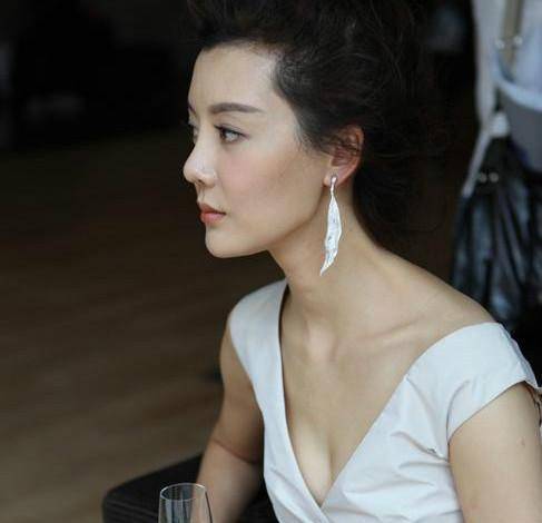 色调|车晓晒回家过年照，头发黏腻好像没洗头：慵懒美感就是这么来的！