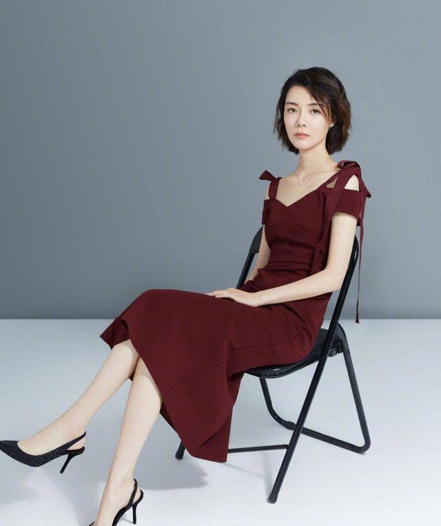 王丽云|车晓爸爸晒图！女儿穿针织衫单身后状态好，妈妈王丽云却一脸不悦
