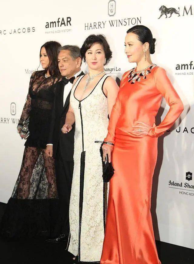 身材|太瘦了也不好，陈慧琳撞衫何超琼撑不起衣服，输了气质又输身材