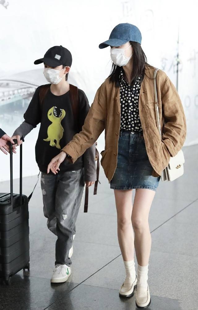 设计|沈梦辰晒美照为《披荆斩棘的哥哥》打call，波点衫配短裤，腿真长