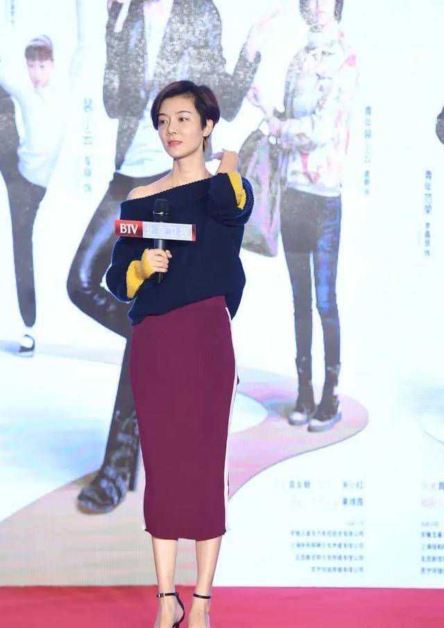 王丽云|车晓爸爸晒图！女儿穿针织衫单身后状态好，妈妈王丽云却一脸不悦