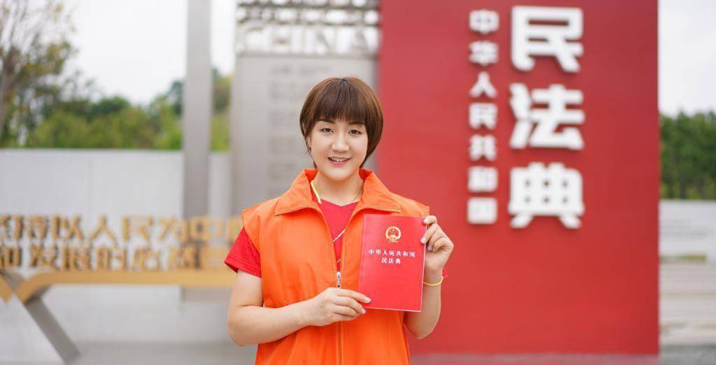 真挺|黄晓明表妹真挺争气，私下穿搭也依旧简单，素颜气质挺可爱的