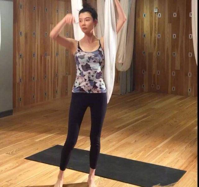 色调|车晓晒回家过年照，头发黏腻好像没洗头：慵懒美感就是这么来的！