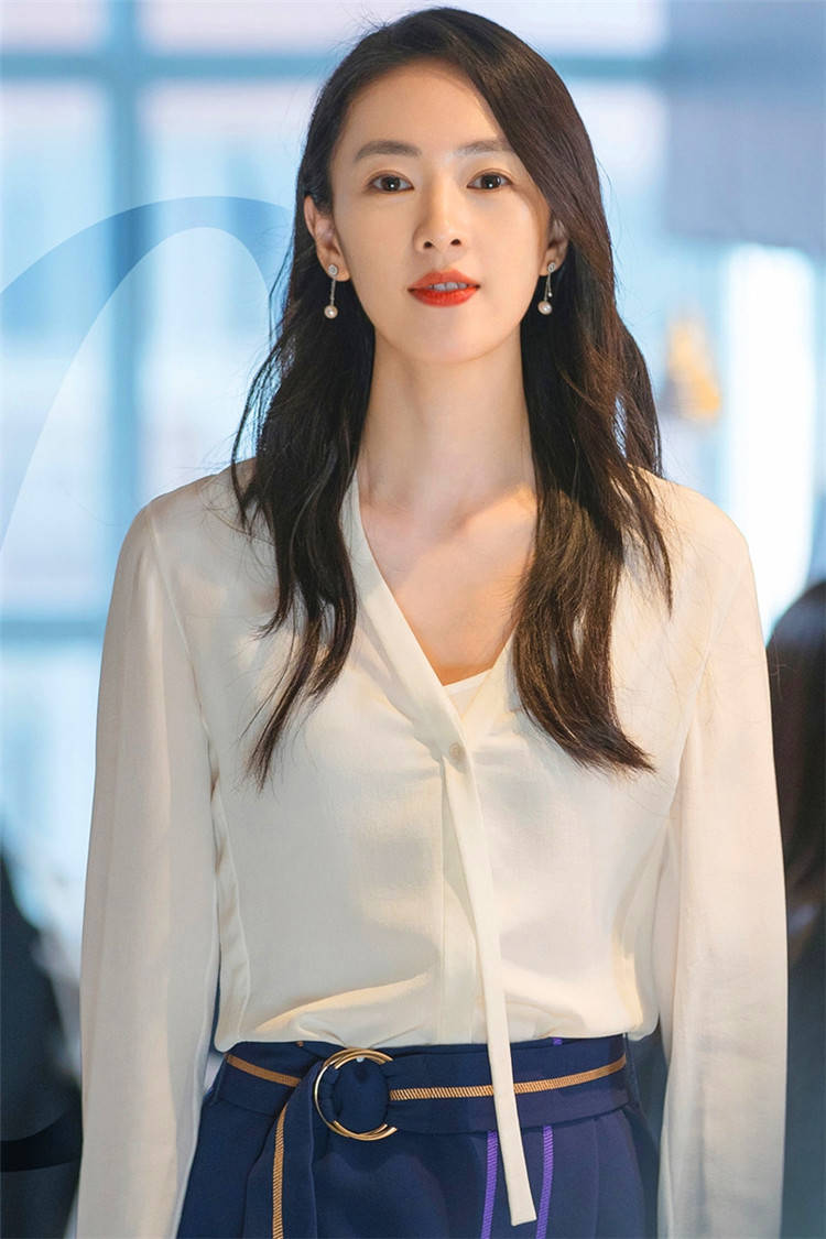 面料|被童瑶生图美到了，穿白衬衫配黑裤看着普通，随便一站却有高级感