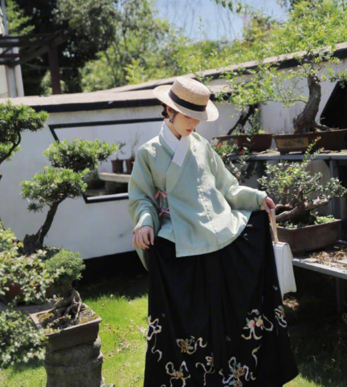 举手投足|23岁徐娇秀古风穿搭,举手投足间透露着优雅气质,太适合古装了