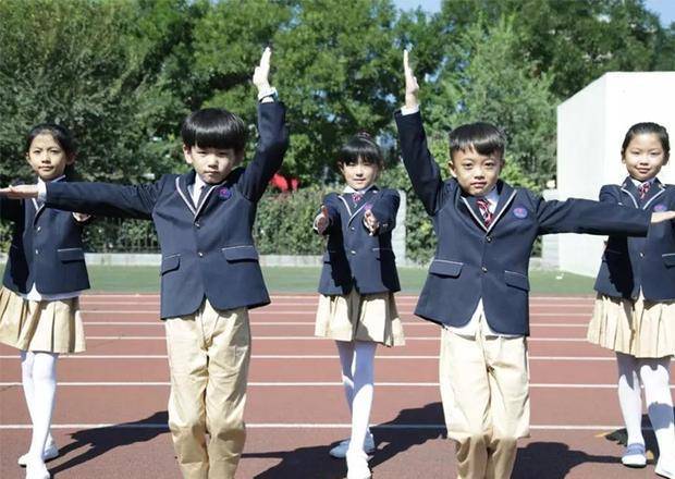 义务|已上完三年幼儿园，7月份满6岁的小男孩，9月1号上小学早不早？
