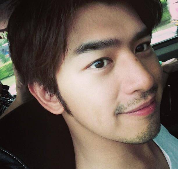 年轻人居然笑他"油"?可18年前电影里的他,才是女生的"初恋"_陈柏霖